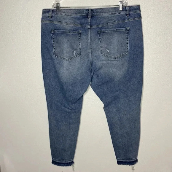 Lane Bryant Mid Rise Skinny Jeans Frayed Hem and slight distressing  24 - Picture 8 of 9